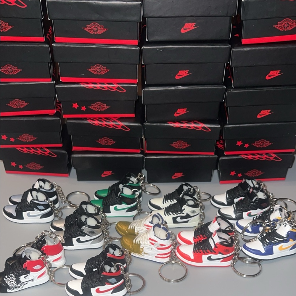 Mini 3d jordan 1 shoe keychain